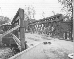 Last moments of the Fuller Bridge,
Montgomery, Vt., May 15, 2000. Photo from Covered Bridge Topics