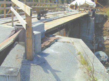 Second Truss nearly finished. Photo by Joe Nelson, May 6,
2002