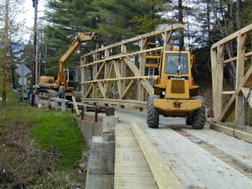 Trusses moved over
the river. Photo by Joe Nelson, May 9, 2002