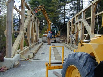 Trusses moved over the river. Photo by Joe Nelson, May 9,
2002