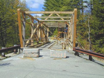 Tie-beams installed. Photo by Joe Nelson, May 16,
2002