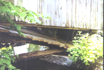 Lower Shavertown Bridge photo by Phil
Pierce, August 13, 2001
