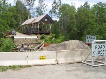 Greenbanks Hollow Bridge. Photo by Mert Leonard, July 25,
2002.