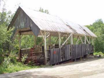 Greenbanks Hollow Bridge. Photo by Mert Leonard, July 25,
2002.