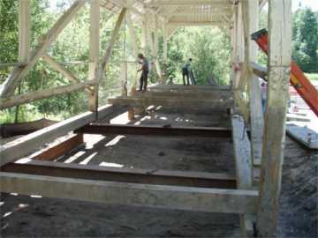 Greenbanks Hollow Bridge. Photo by Mert Leonard, Aug 4,
2002.