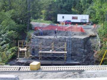 Greenbanks Hollow Bridge. Photo by Mert Leonard, Sept. 16,
2002.