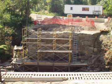 Greenbanks Hollow Bridge. Photo by Mert Leonard, Sept. 16,
2002.