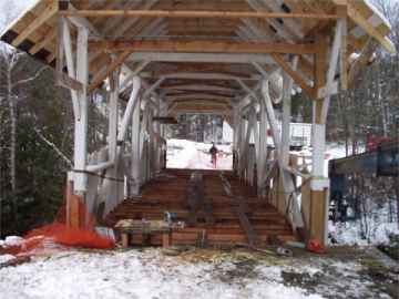 Greenbanks Hollow Bridge. Photo by Mert Leonard, Nov. 8,
2002.