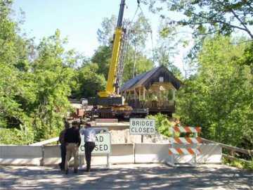 Greenbanks Hollow Bridge. Photo by Mert Leonard, July 25,
2002.