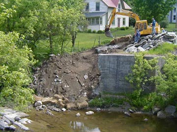 Browns River Bridge. Photo Caroline
Brown, May 30, 2001