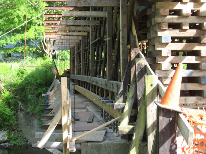 Worrall Bridge. Photo by Ray Hitchcock
May 19, 2010